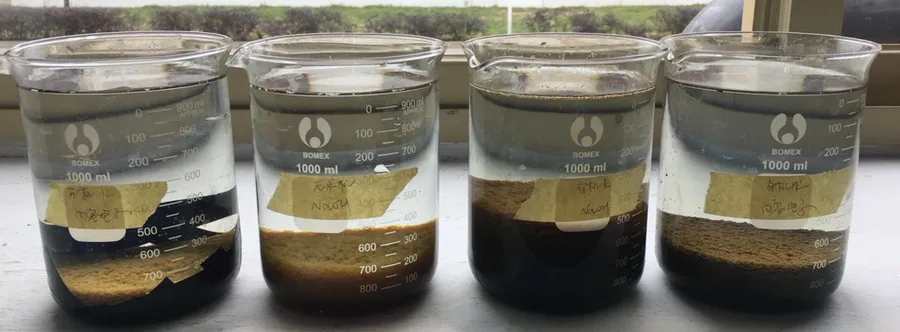 废水处理对照实拍（烧杯试验）：无机废水处理后铜可由初始值降至0.10mg/L（出水要求Cu²⁺<1.5mg/L），污泥沉降比由20%降至15%；有机废水处理后铜可降至4.93mg/L（出水要求Cu²⁺<10mg/L），污泥沉降比由40%降至20%。